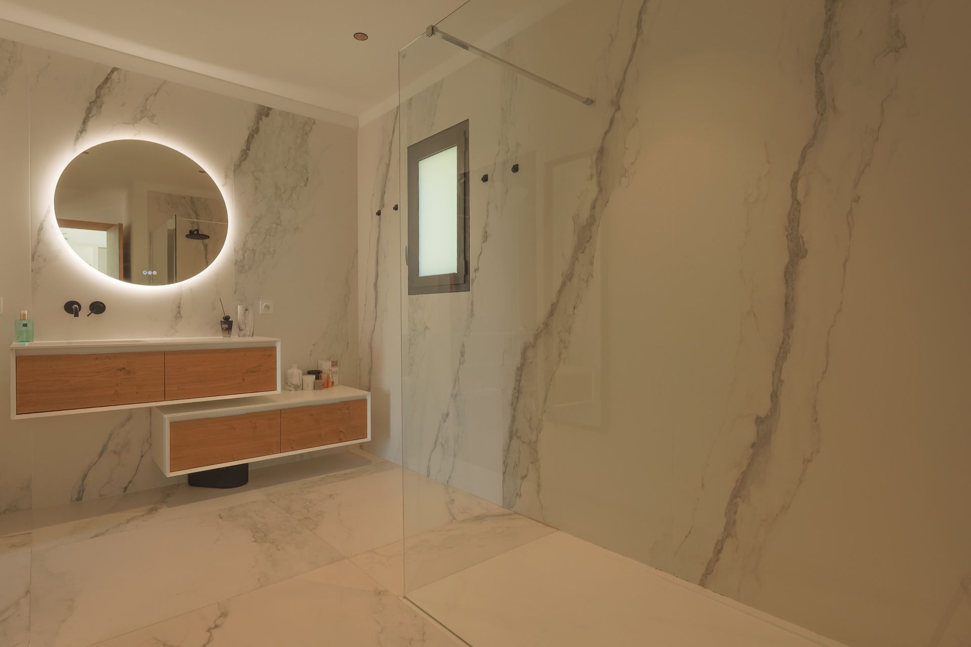 house 7 Rooms for sale on EGUILLES (13510)