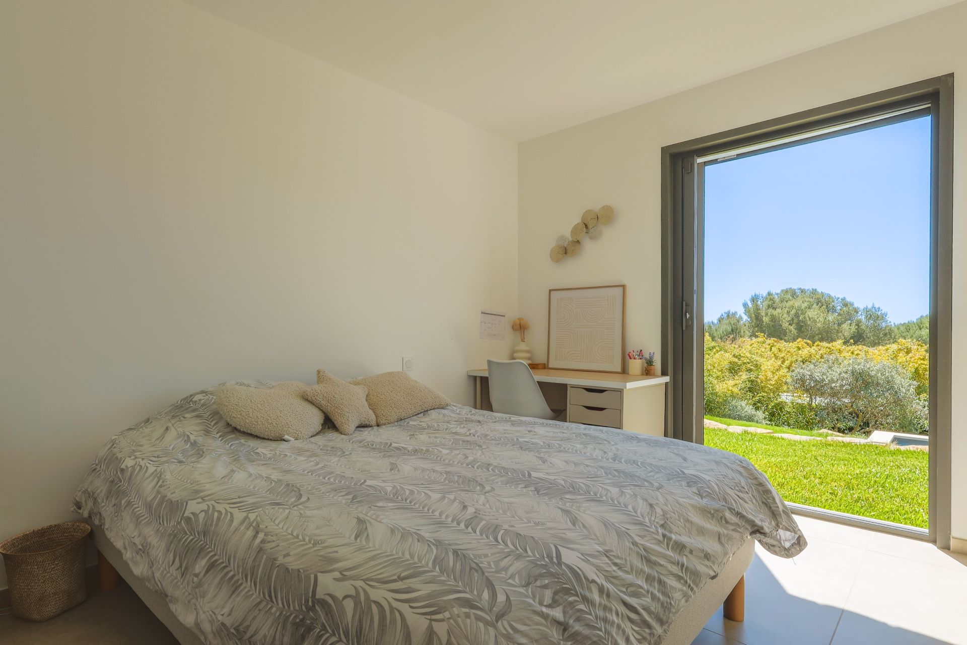 house 7 Rooms for sale on EGUILLES (13510)