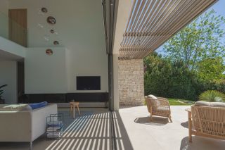 house 7 Rooms for sale on EGUILLES (13510)