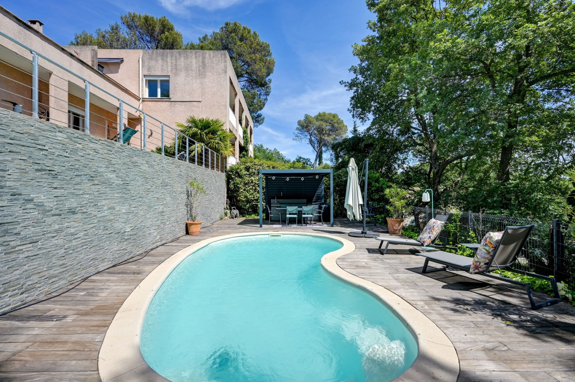 apartment 3 Rooms for sale on EGUILLES (13510)