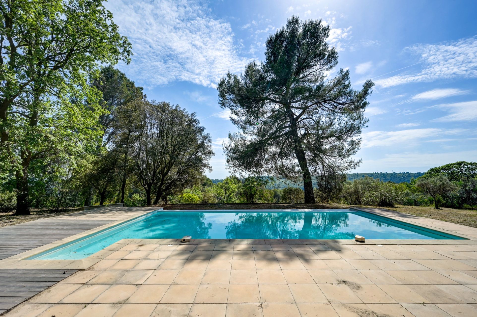 house 6 Rooms for sale on EGUILLES (13510)