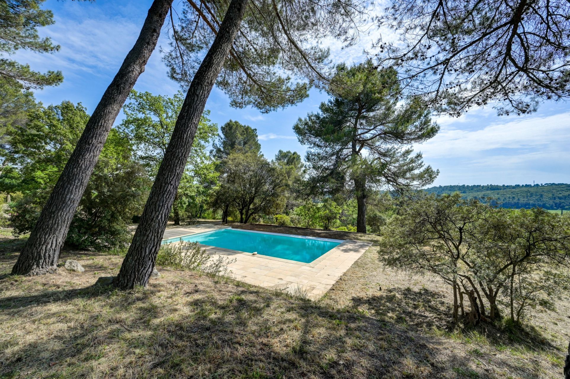 house 6 Rooms for sale on EGUILLES (13510)
