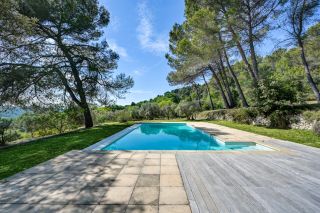 house 6 Rooms for sale on EGUILLES (13510)