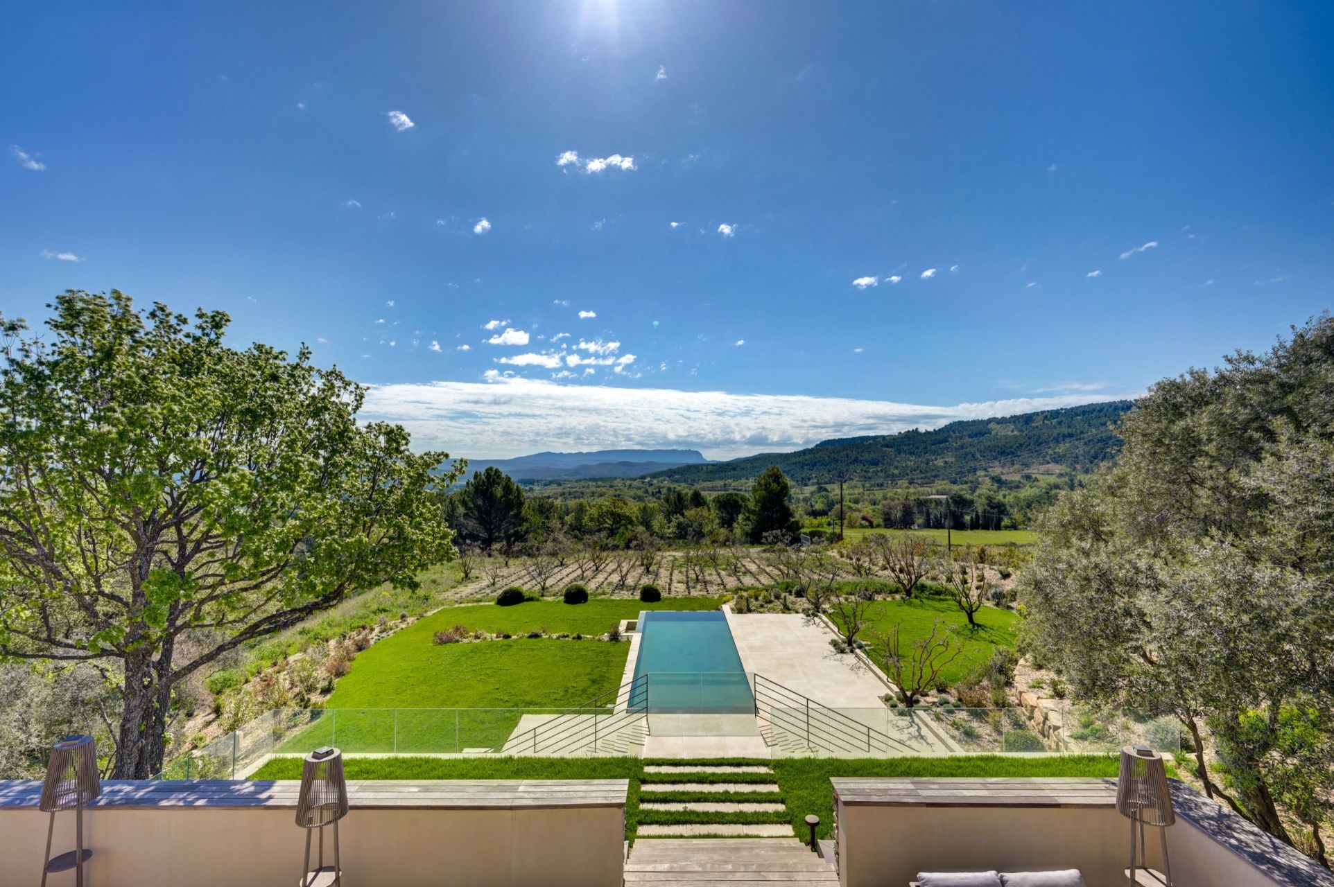 house 10 Rooms for sale on AIX EN PROVENCE (13100)