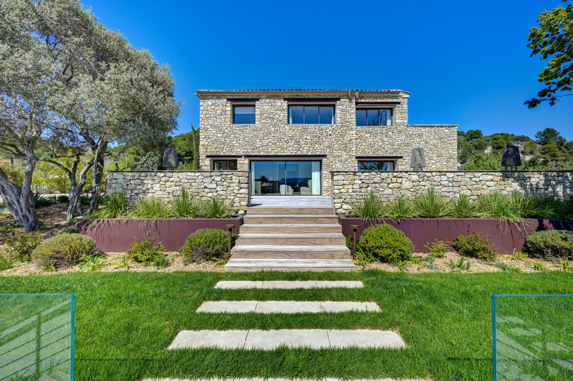 house 10 Rooms for sale on AIX EN PROVENCE (13100)