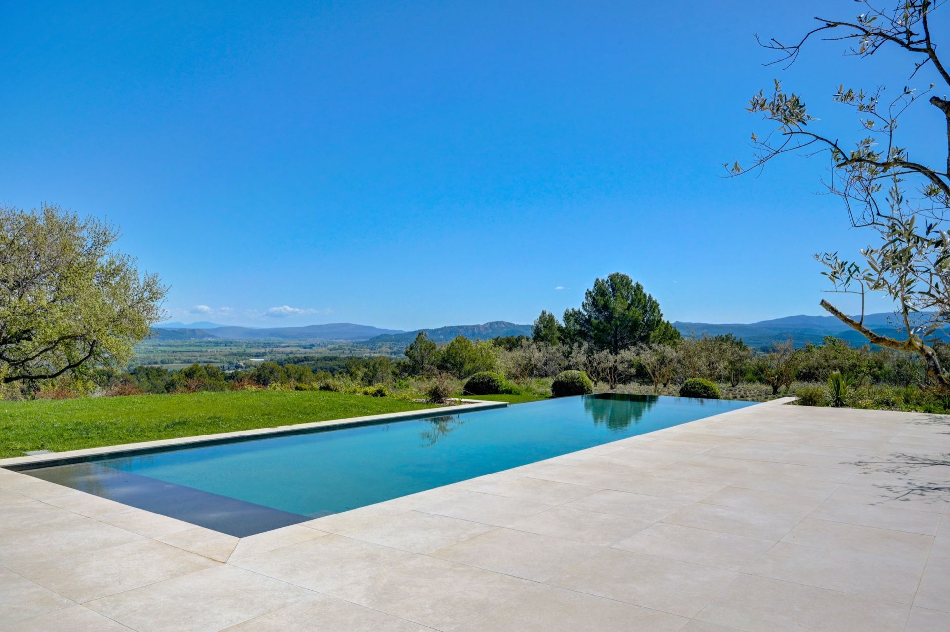 house 10 Rooms for sale on AIX EN PROVENCE (13100)