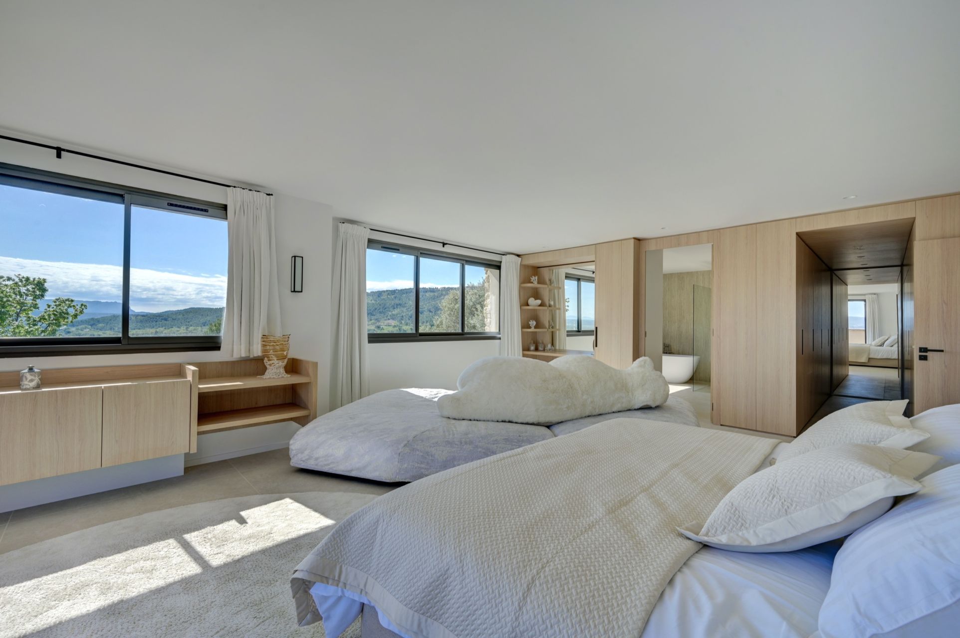 house 10 Rooms for sale on AIX EN PROVENCE (13100)