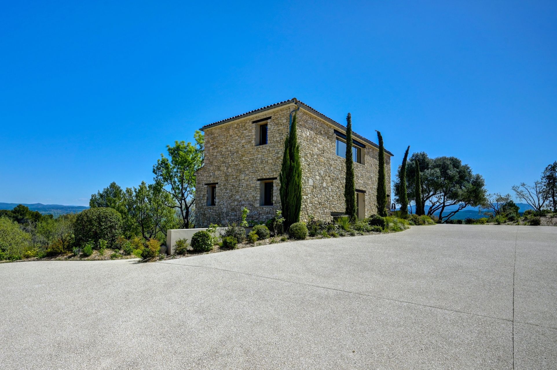 house 10 Rooms for sale on AIX EN PROVENCE (13100)