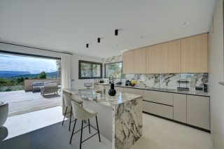 house 10 Rooms for sale on AIX EN PROVENCE (13100)