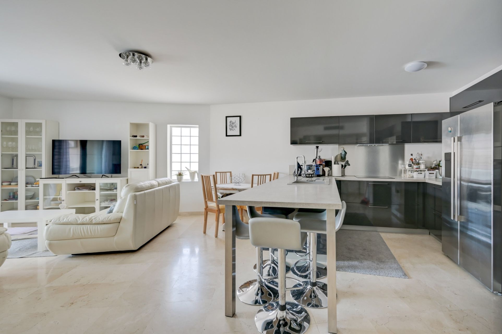 apartment 4 Rooms for sale on AIX EN PROVENCE (13100)