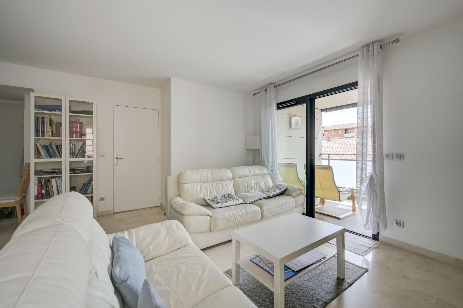 apartment 4 Rooms for sale on AIX EN PROVENCE (13100)