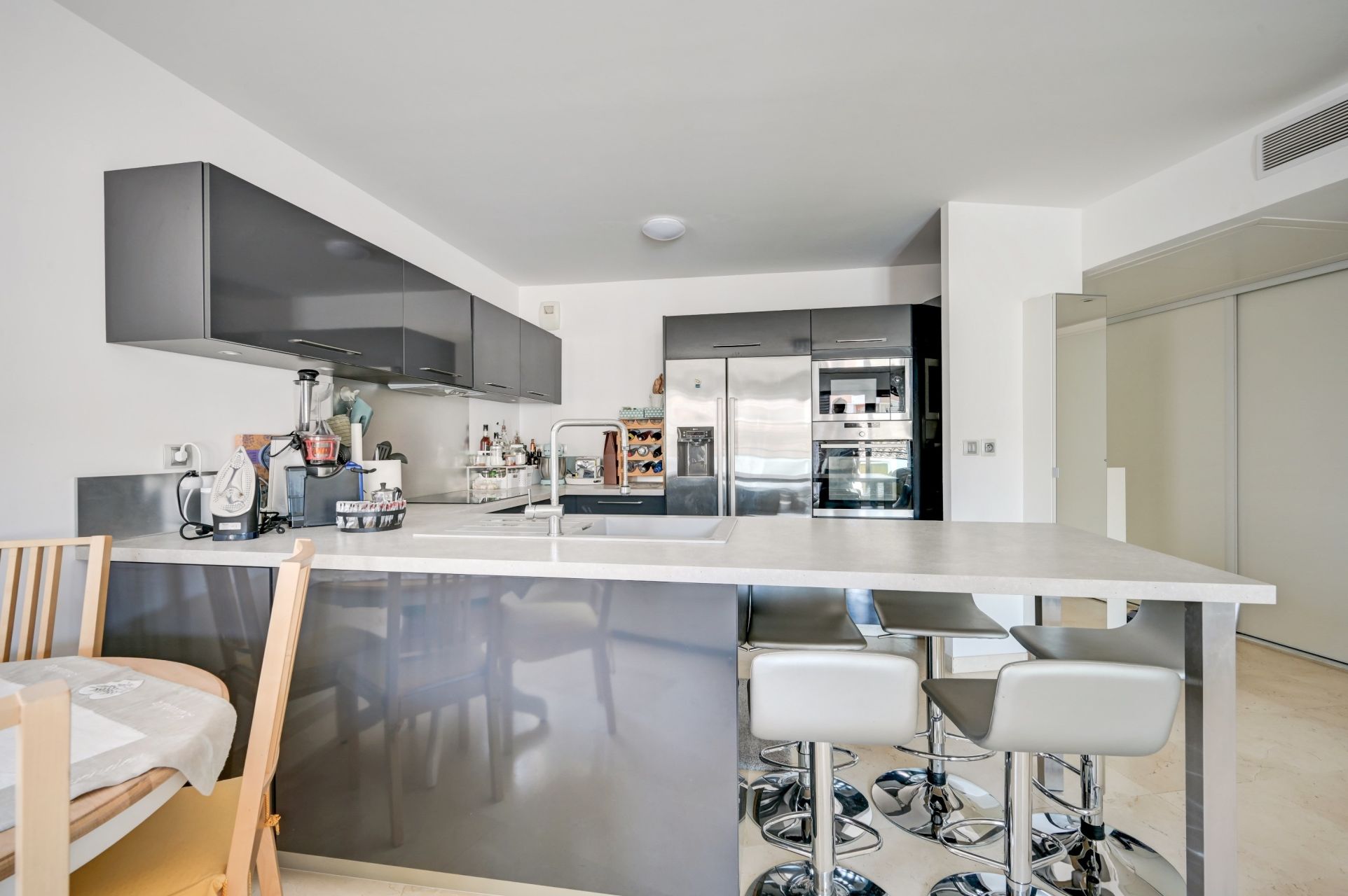 apartment 4 Rooms for sale on AIX EN PROVENCE (13100)