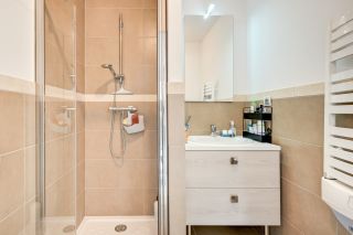 apartment 4 Rooms for sale on AIX EN PROVENCE (13100)