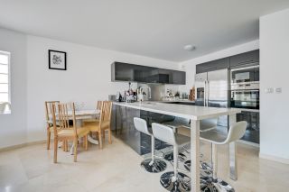 apartment 4 Rooms for sale on AIX EN PROVENCE (13100)