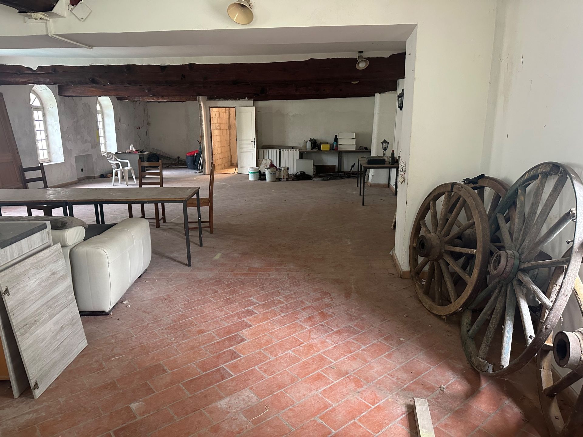 construction to be renovated 15 Rooms for sale on VENTABREN (13122)
