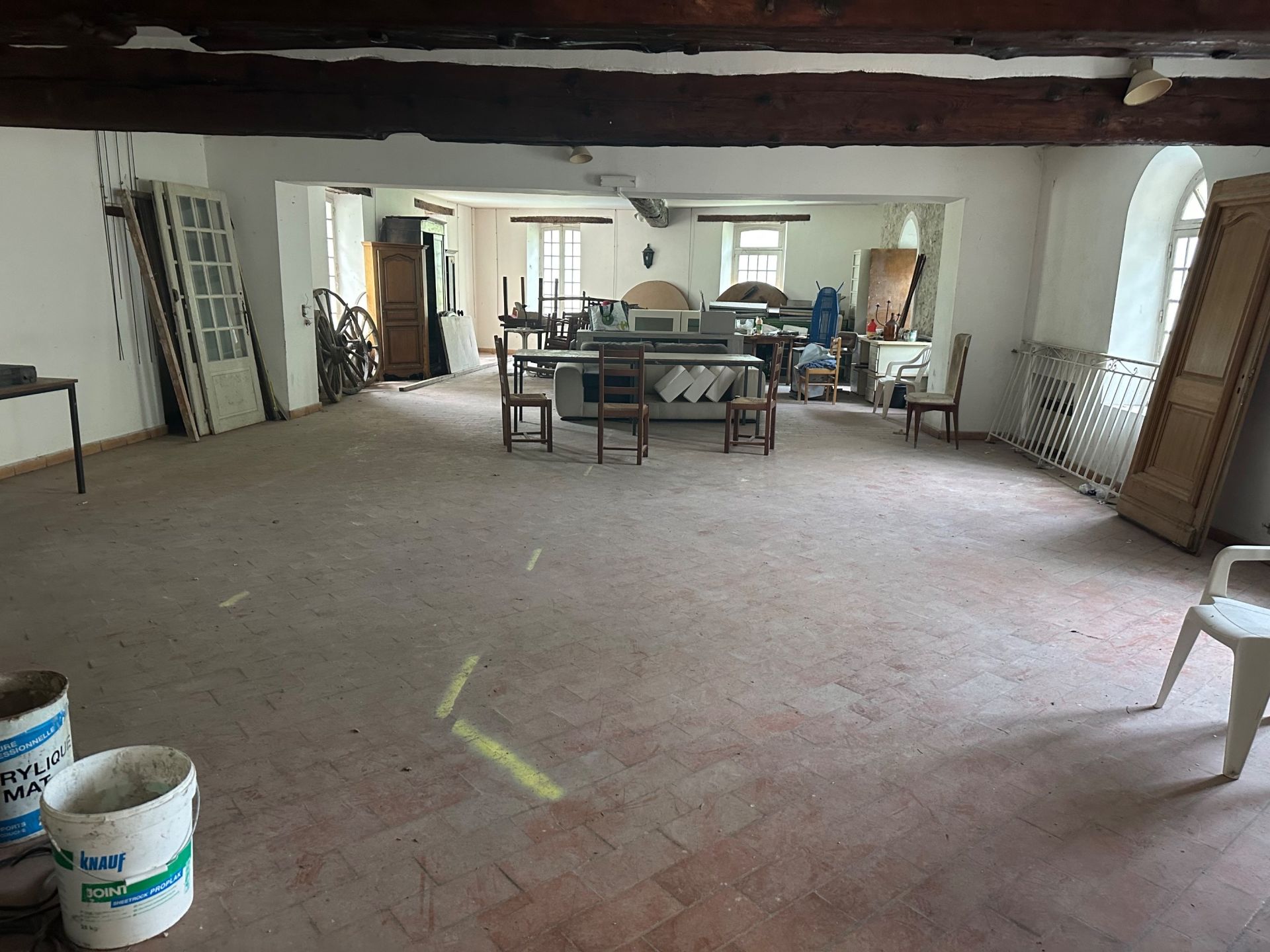 construction to be renovated 15 Rooms for sale on VENTABREN (13122)