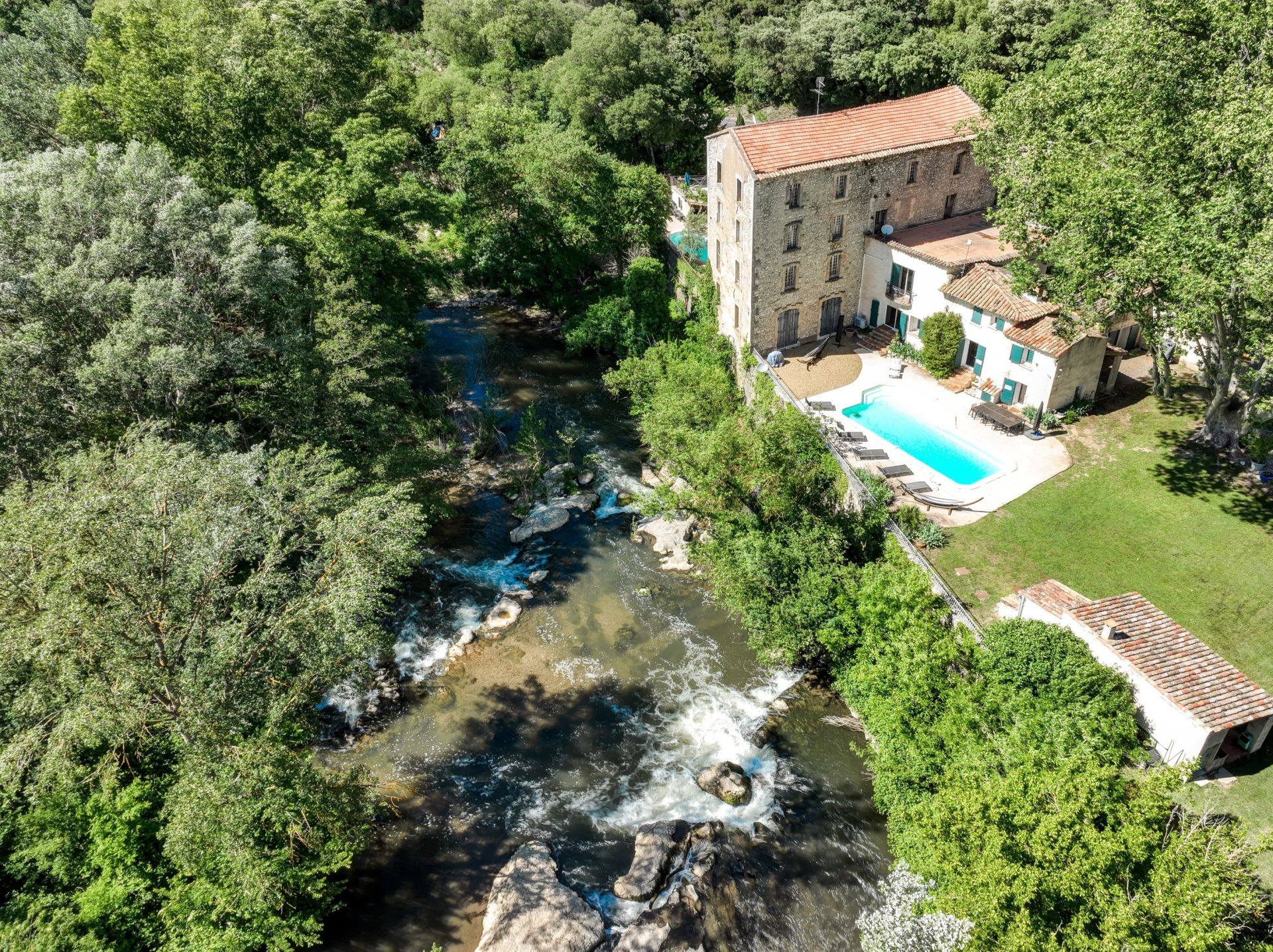 construction to be renovated 15 Rooms for sale on VENTABREN (13122)