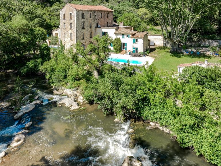 construction to be renovated 15 Rooms for sale on VENTABREN (13122)