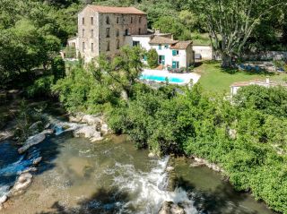 construction to be renovated 15 Rooms for sale on VENTABREN (13122)