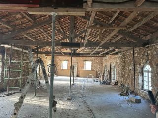 construction to be renovated 15 Rooms for sale on VENTABREN (13122)