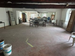 construction to be renovated 15 Rooms for sale on VENTABREN (13122)