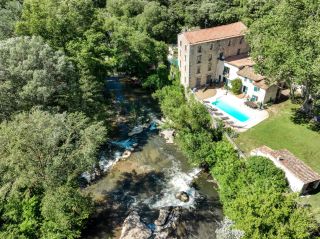 construction to be renovated 15 Rooms for sale on VENTABREN (13122)