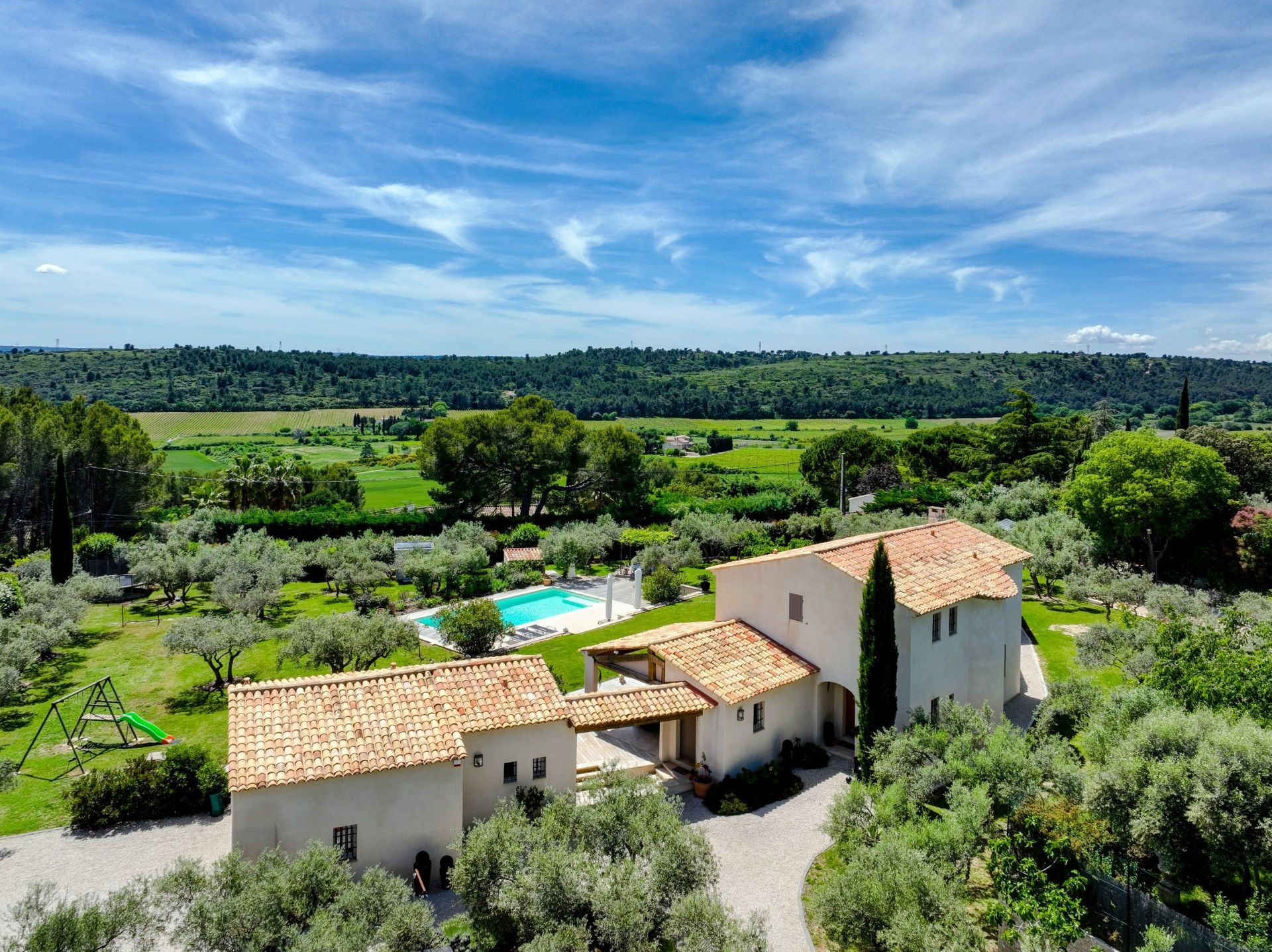 house 8 Rooms for sale on AIX EN PROVENCE (13100)