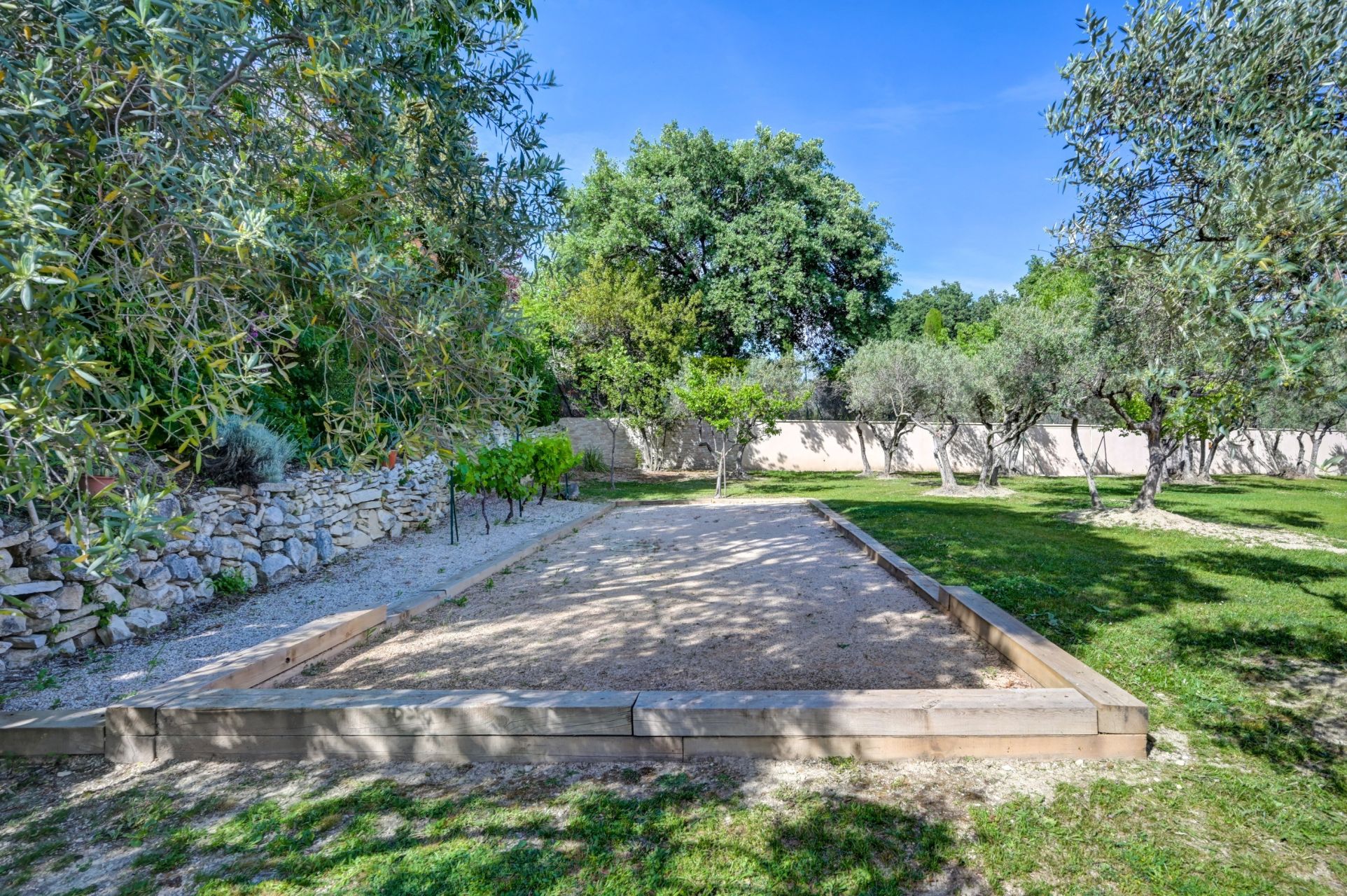 house 8 Rooms for sale on AIX EN PROVENCE (13100)