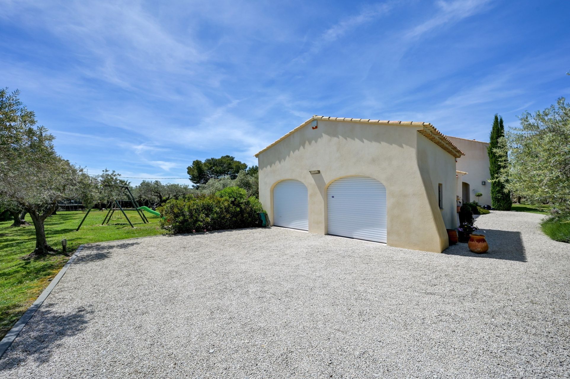 house 8 Rooms for sale on AIX EN PROVENCE (13100)