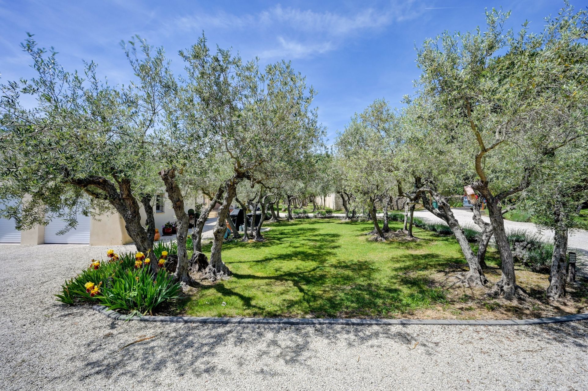 house 8 Rooms for sale on AIX EN PROVENCE (13100)