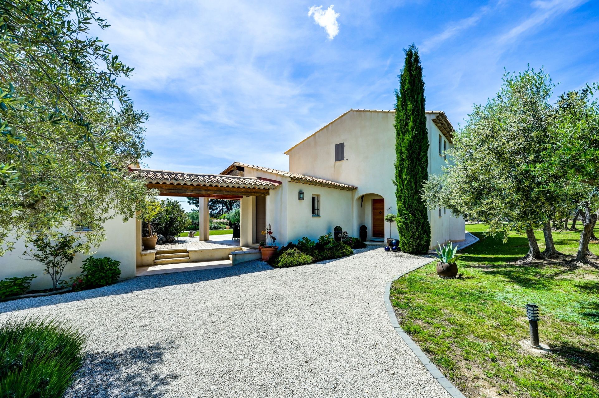 house 8 Rooms for sale on AIX EN PROVENCE (13100)
