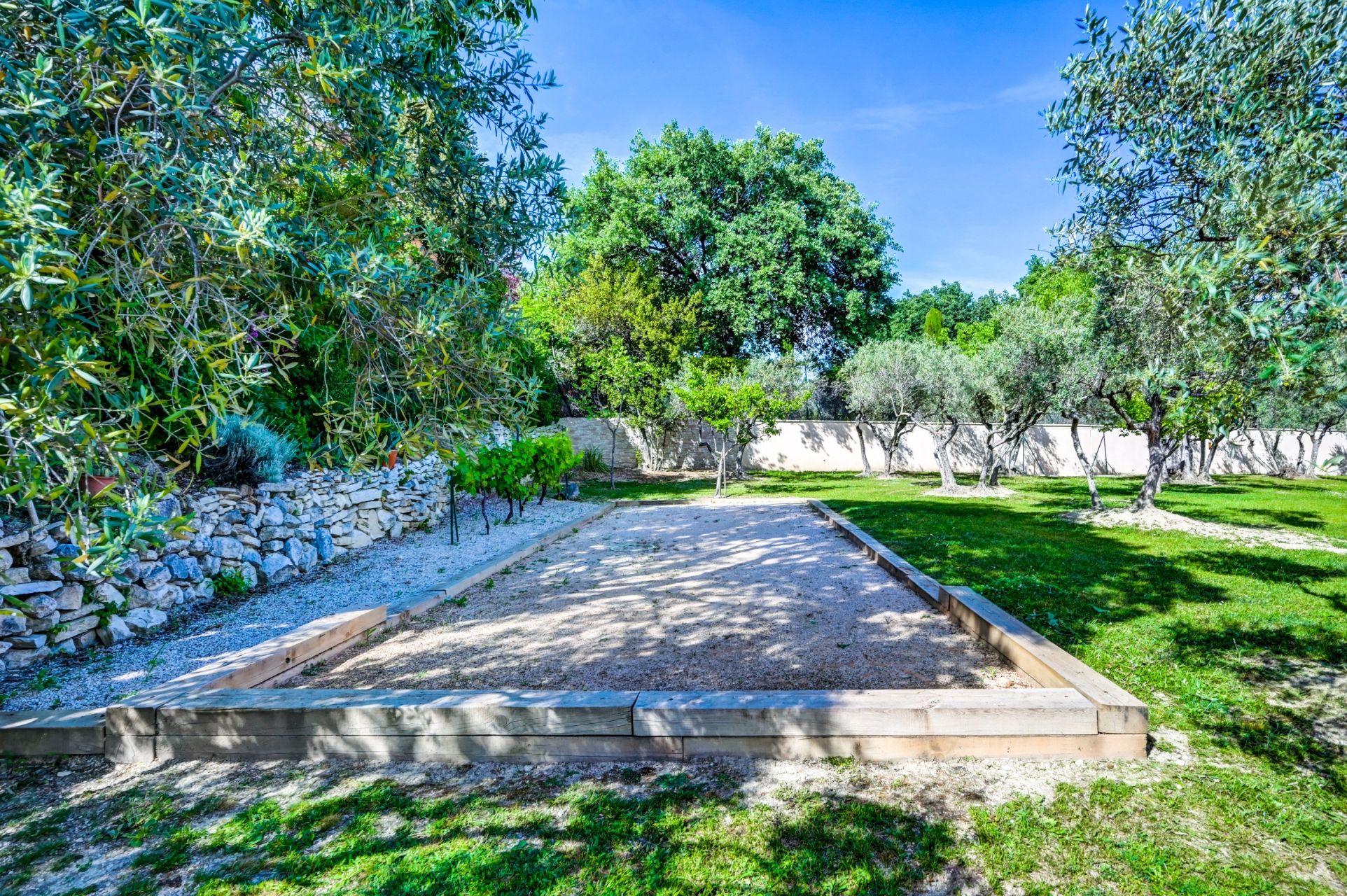 house 8 Rooms for sale on AIX EN PROVENCE (13100)