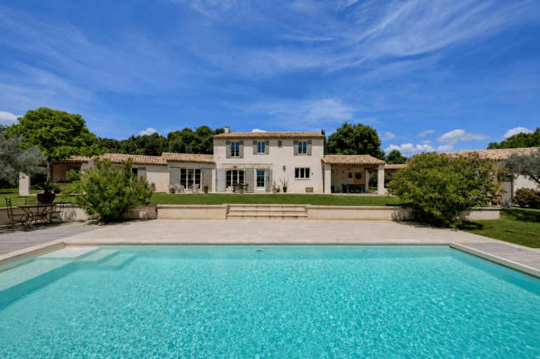 house 8 Rooms for sale on AIX EN PROVENCE (13100)