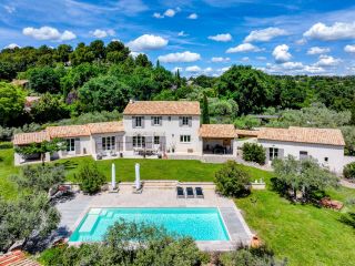 house 8 Rooms for sale on AIX EN PROVENCE (13100)