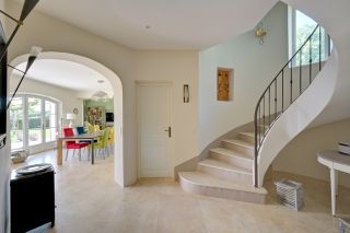 house 8 Rooms for sale on AIX EN PROVENCE (13100)