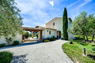 house 8 Rooms for sale on AIX EN PROVENCE (13100)