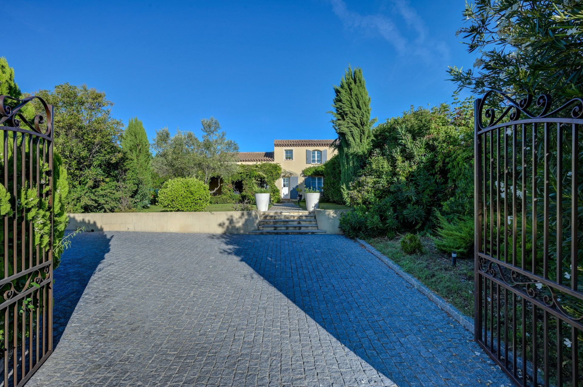 house 4 Rooms for sale on AIX EN PROVENCE (13100)