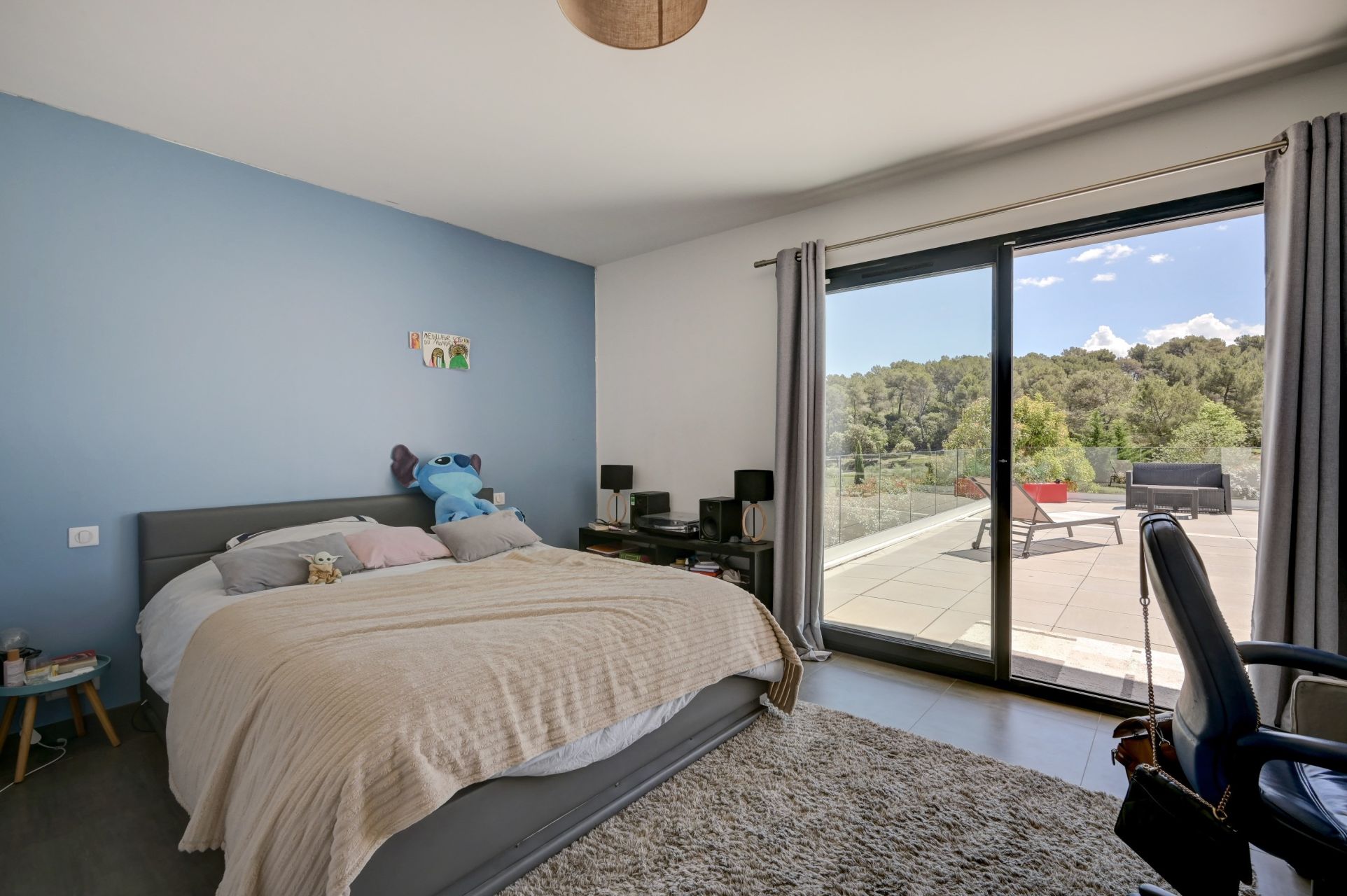 house 9 Rooms for sale on MEYREUIL (13590)