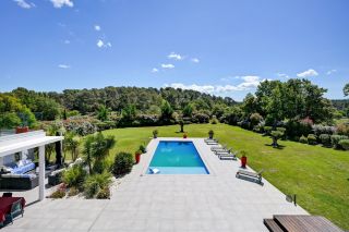 house 9 Rooms for sale on MEYREUIL (13590)