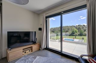 house 9 Rooms for sale on MEYREUIL (13590)
