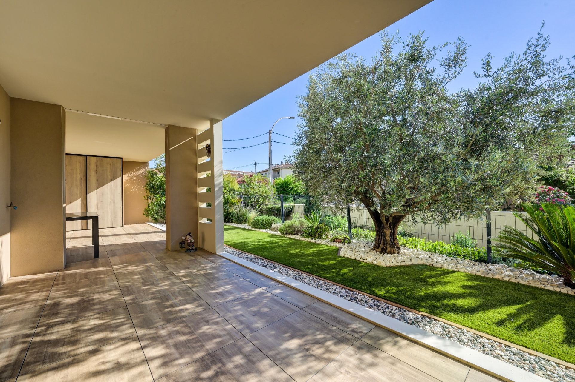 apartment 5 Rooms for sale on AIX EN PROVENCE (13100)