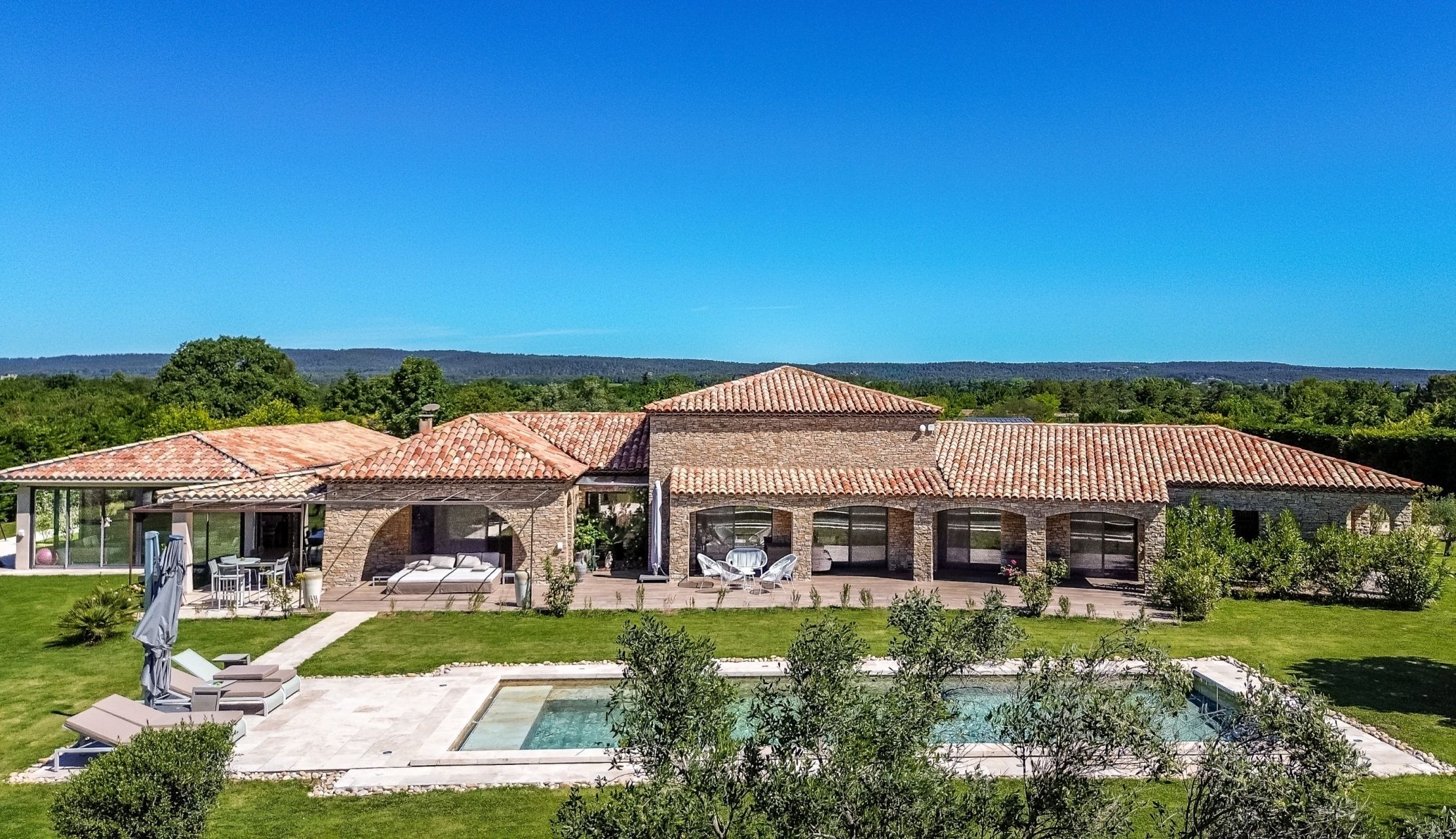 house 10 Rooms for sale on AIX EN PROVENCE (13100)