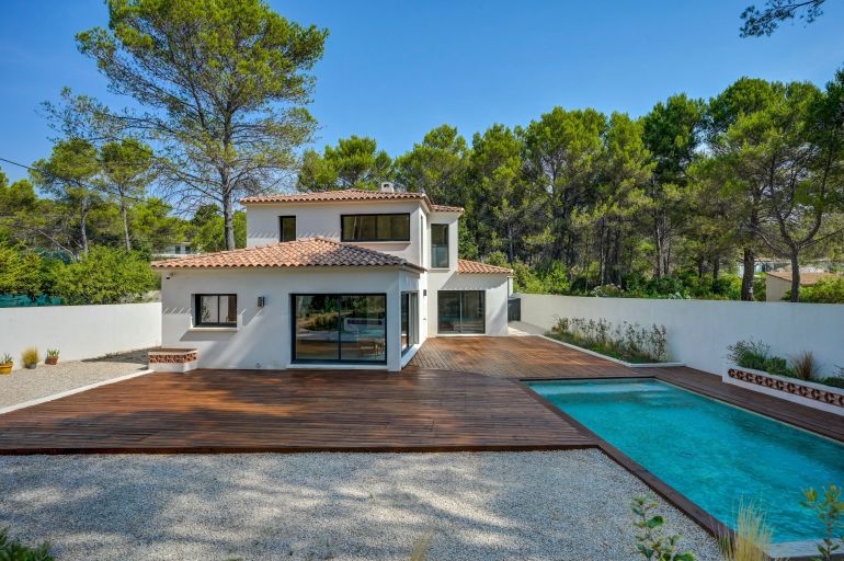 house 5 Rooms for sale on AIX EN PROVENCE (13100)
