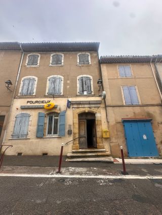 building for sale on POURCIEUX (83470)