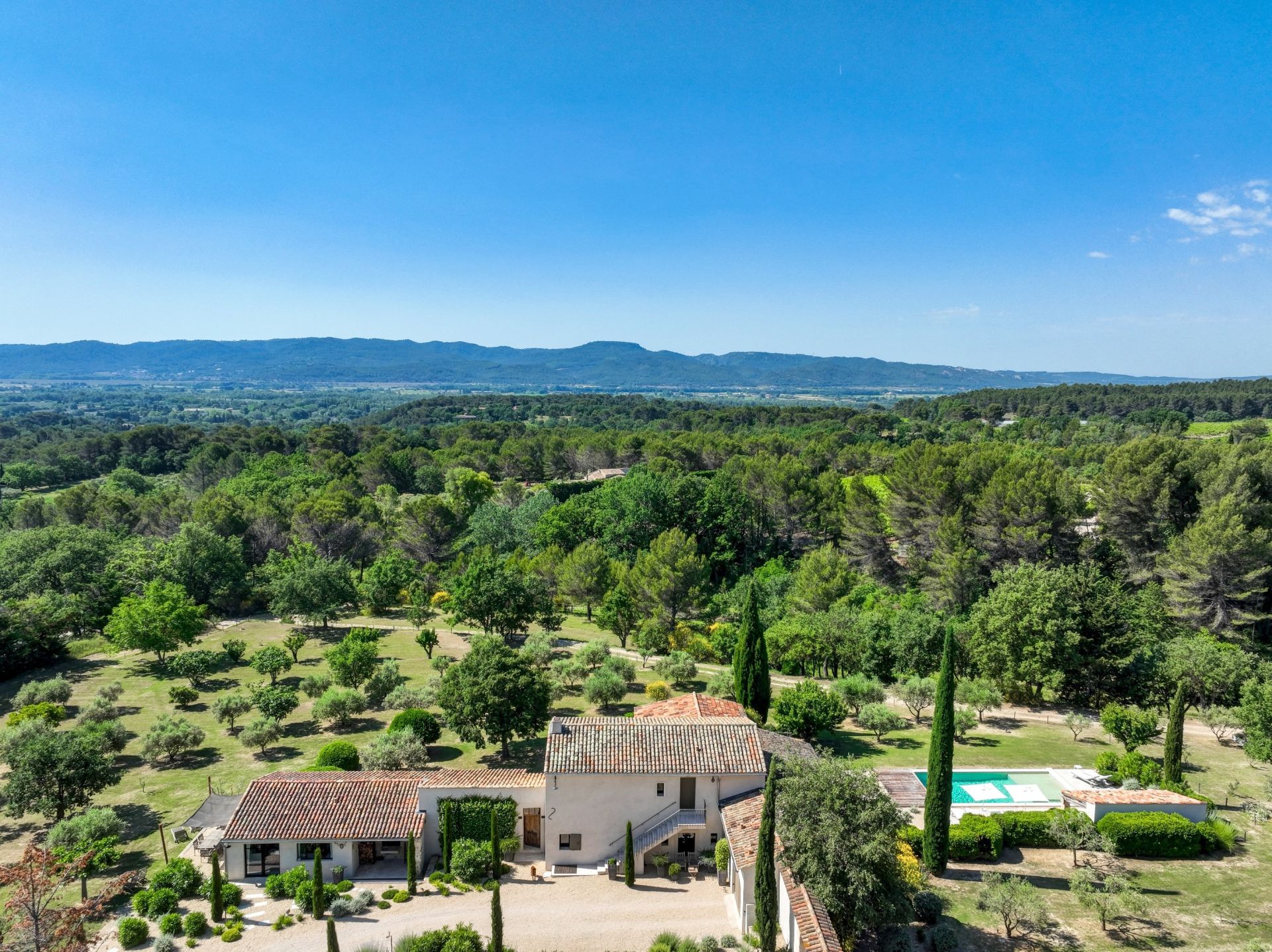 house 8 Rooms for sale on AIX EN PROVENCE (13100)
