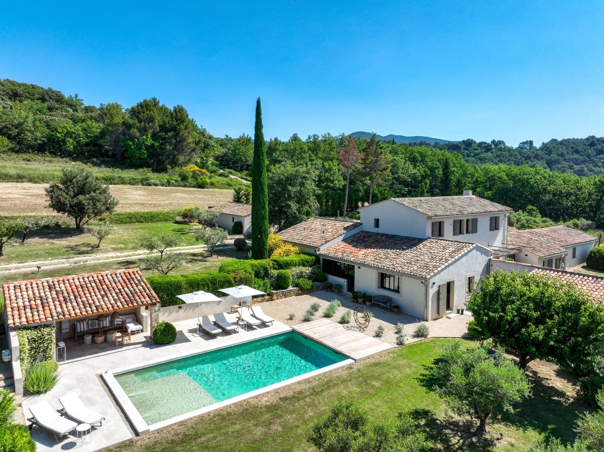 house 8 Rooms for sale on AIX EN PROVENCE (13100)