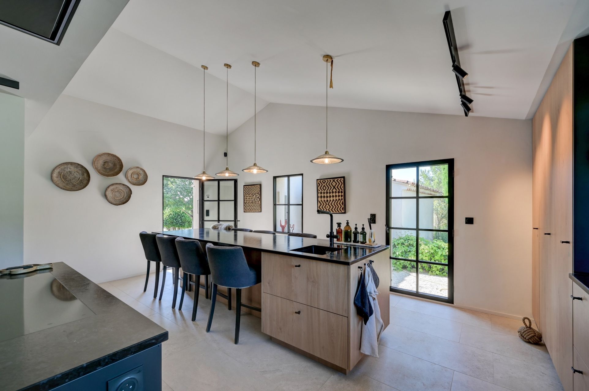 house 8 Rooms for sale on AIX EN PROVENCE (13100)