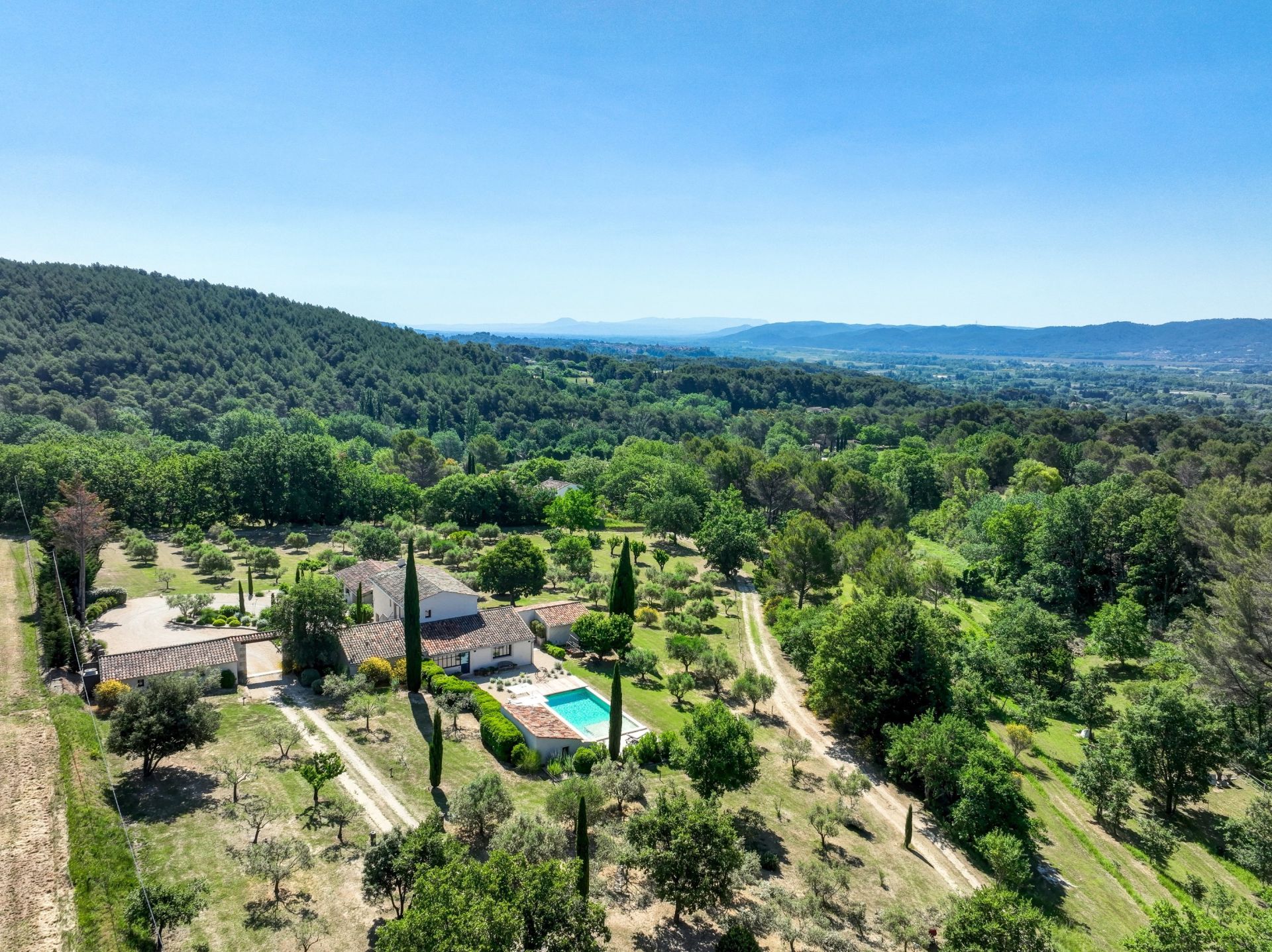 house 8 Rooms for sale on AIX EN PROVENCE (13100)