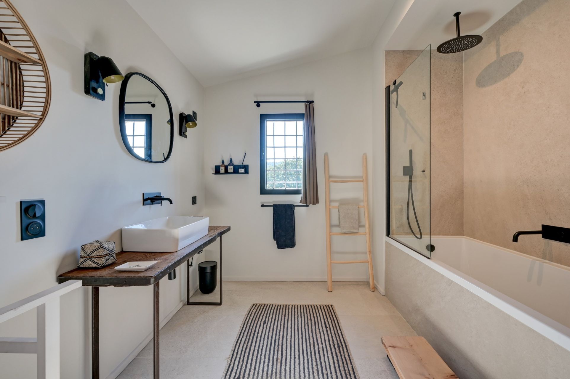 house 8 Rooms for sale on AIX EN PROVENCE (13100)