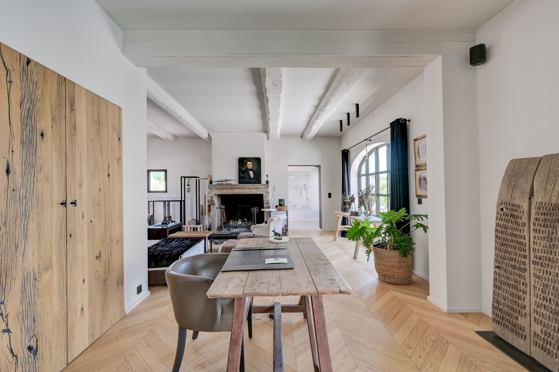 house 8 Rooms for sale on AIX EN PROVENCE (13100)